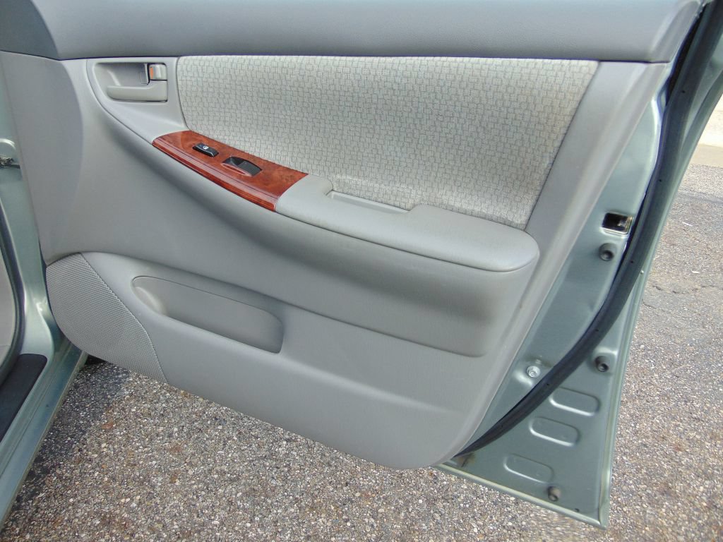 Used 2004 Toyota Corolla LE FWD image 24