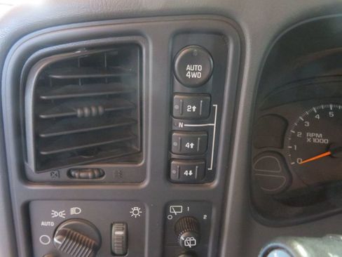 Used 2004 Chevrolet Suburban LS w/ Preferred Equipment Group AWD/4WD image 39