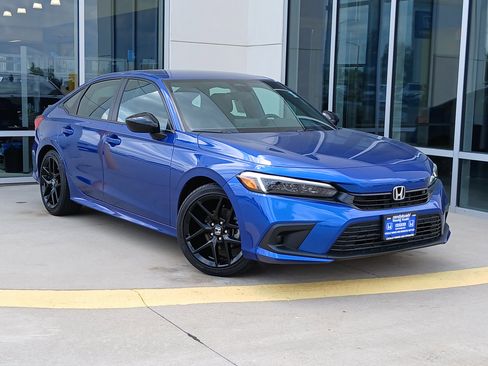 Used 2024 Honda Civic Sport image 2