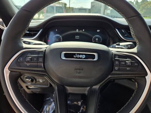 Used 2025 Jeep Grand Cherokee L Laredo w/ Luxury Tech Group I RWD image 24