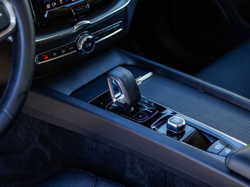 Used 2023 Volvo XC60 B5 Core w/ Climate Package image 22