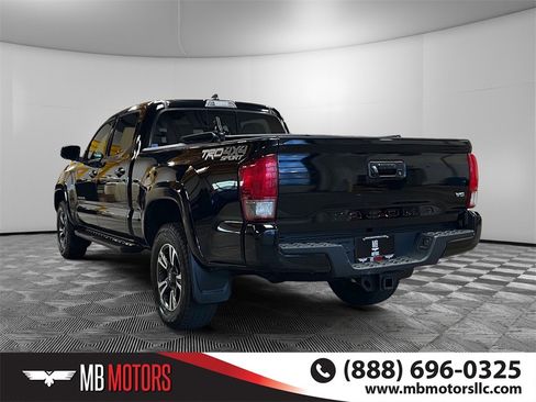 Used 2017 Toyota Tacoma TRD Sport image 7
