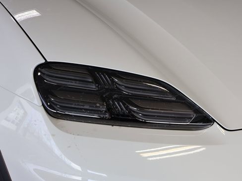 Used 2025 Porsche Macan 4S Electric image 13