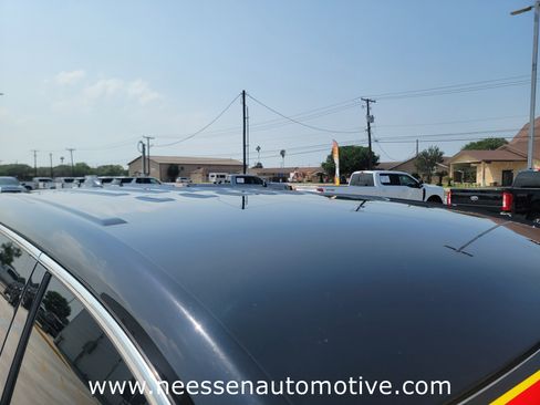 Used 2022 GMC Acadia SLE w/ LPO, Floor Liner Package FWD image 8