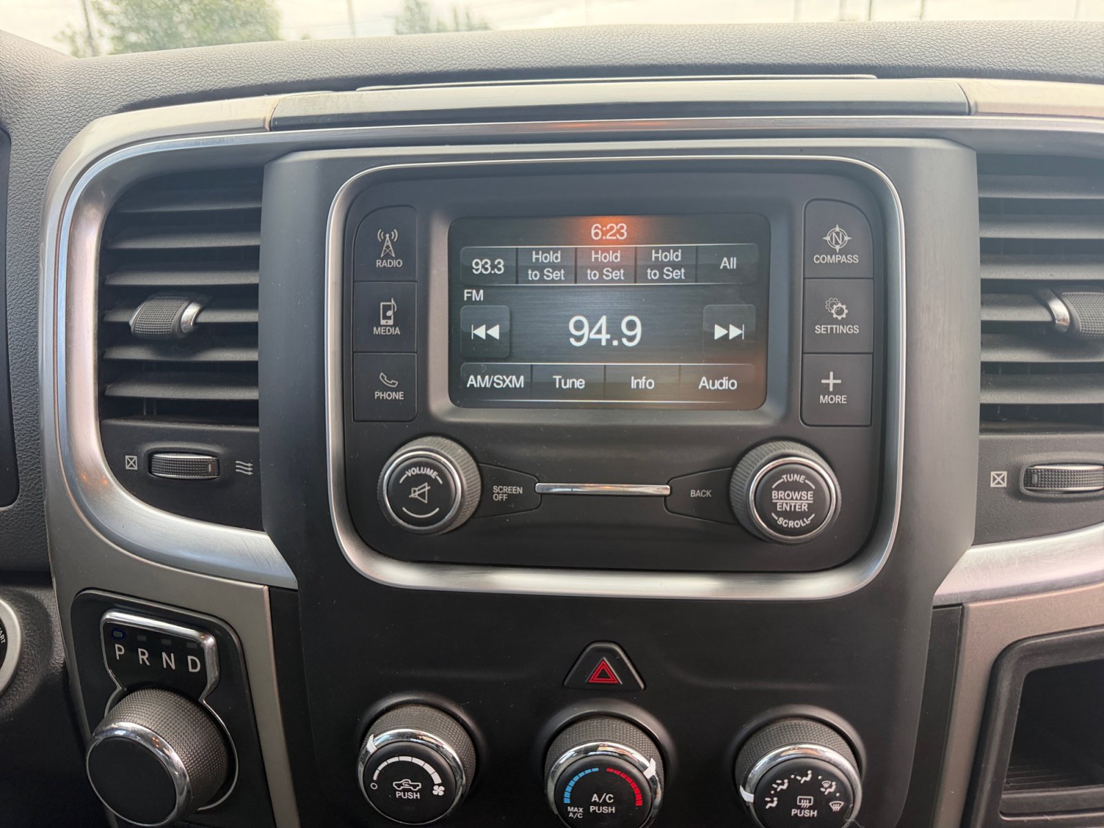 Used 2018 RAM 1500 Classic SLT AWD/4WD image 28