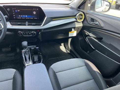 New 2026 Chevrolet Trax LT w/ Sunroof Package FWD image 16