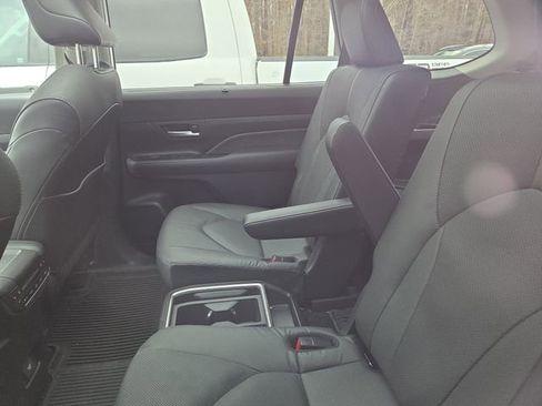 Used 2024 Toyota Grand Highlander Platinum image 10