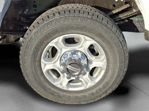 New 2026 Ford F250 XLT w/ FX4 Off-Road Package image 5