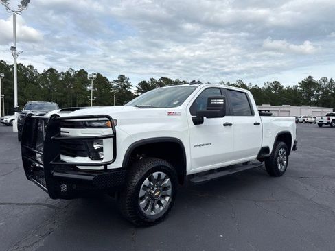 Used 2025 Chevrolet Silverado 2500 Custom w/ Custom Value Package AWD/4WD image 7
