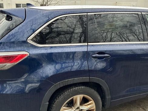 Used 2014 Toyota Highlander Limited w/ Preferred Accessory Package image 4