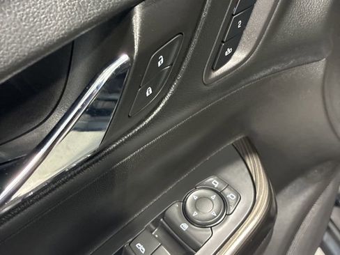 Used 2017 GMC Acadia SLT image 16