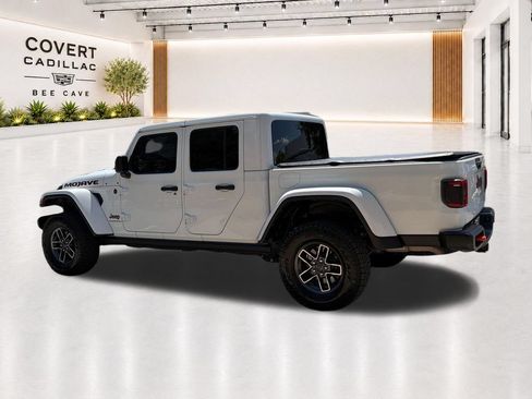 Used 2025 Jeep Gladiator Mojave w/ Convenience Group AWD/4WD image 10