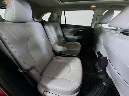 Used 2021 Toyota Highlander Platinum AWD/4WD image 26