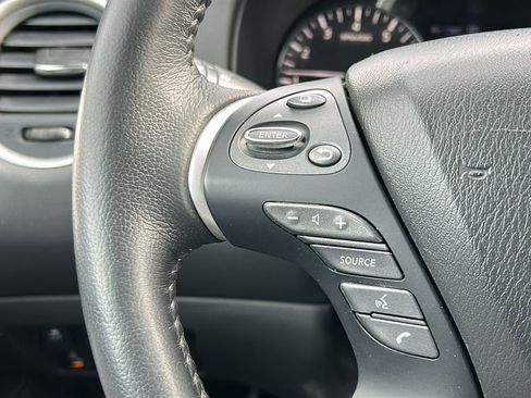 Used 2019 Nissan Pathfinder SL image 13