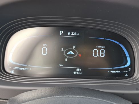 Certified 2025 Hyundai Venue Limited FWD image 30