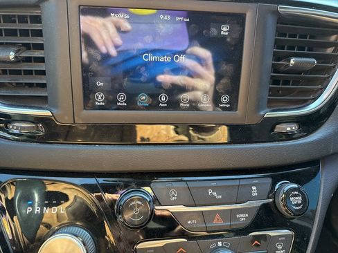 Used 2019 Chrysler Pacifica Touring Plus w/ S Appearance Package image 13