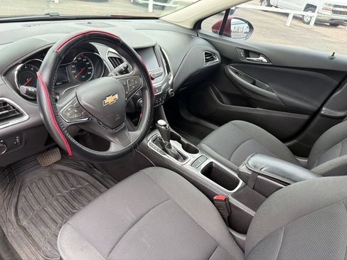Used 2017 Chevrolet Cruze LT FWD image 5
