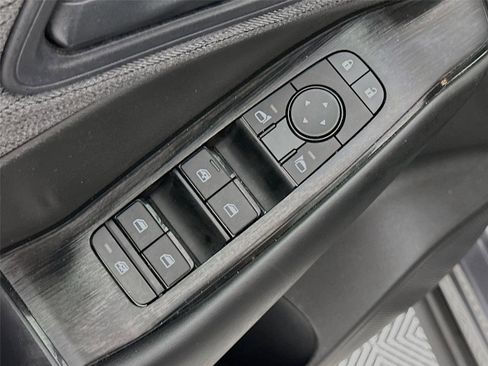 Used 2023 Nissan Rogue S AWD/4WD image 19