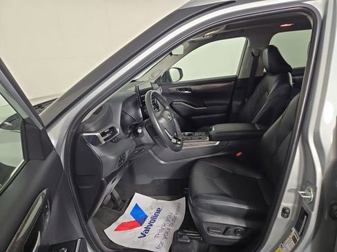 Used 2024 Toyota Highlander Platinum AWD/4WD image 13