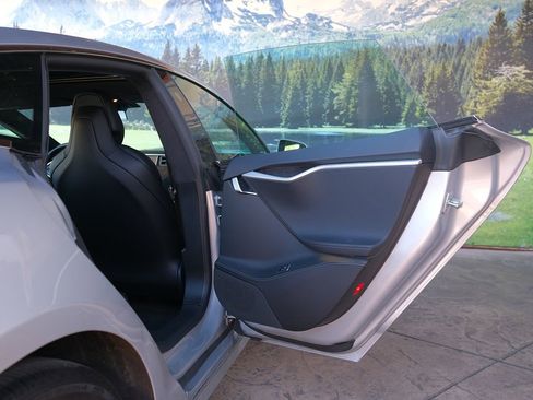 Used 2018 Tesla Model S 75D image 33