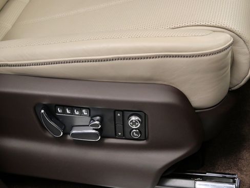 Used 2021 Bentley Bentayga Hybrid -Mulliner Driving Speci image 37