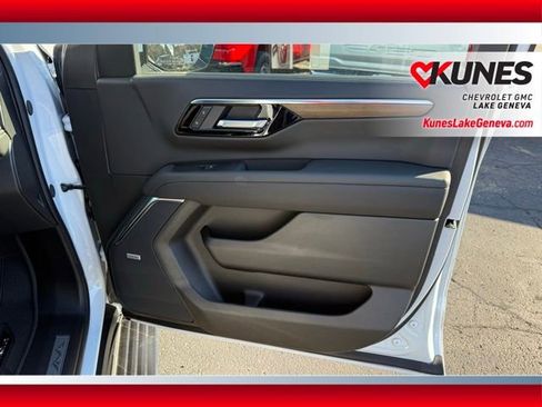 New 2026 Chevrolet Suburban High Country AWD/4WD image 23