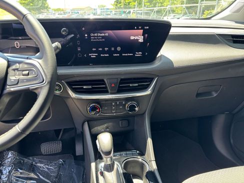 Used 2025 Buick Encore GX Preferred FWD image 17