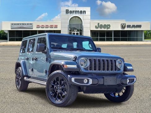 Certified 2025 Jeep Wrangler Unlimited Sahara AWD/4WD image 2