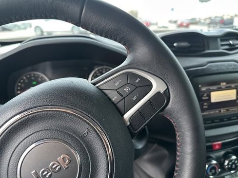 Used 2016 Jeep Renegade Trailhawk image 9