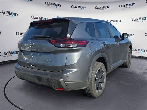 Used 2024 Nissan Rogue SV image 5