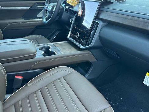 New 2026 GMC Acadia Denali Ultimate w/ LPO, All-Weather Package AWD/4WD image 19