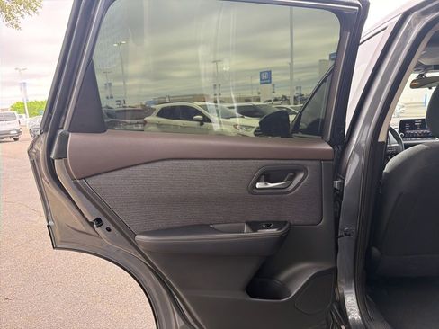 Used 2023 Nissan Rogue SV image 21