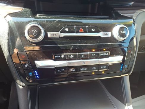 Used 2022 Ford Explorer Limited w/ Equipment Group 301A AWD/4WD image 41