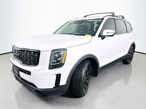 Certified 2022 Kia Telluride EX w/ EX Premium Package AWD/4WD image 3