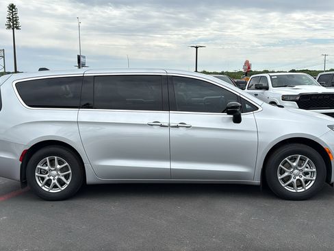 New 2026 Chrysler Voyager LX image 6
