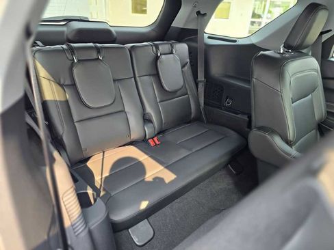 Used 2022 Ford Explorer XLT w/ Equipment Group 202A image 31