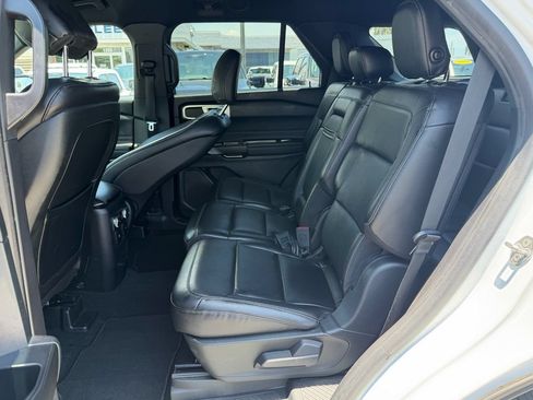 Used 2020 Ford Explorer XLT w/ Equipment Group 202A RWD image 12