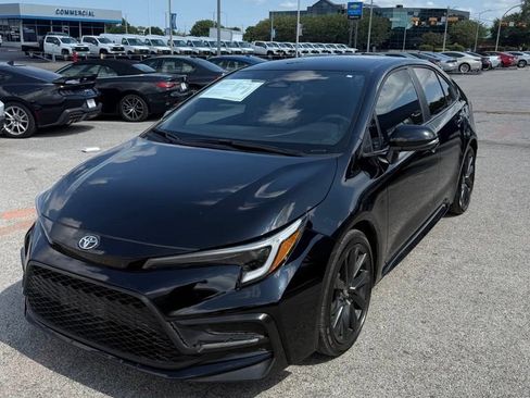 Used 2026 Toyota Corolla SE FWD image 3