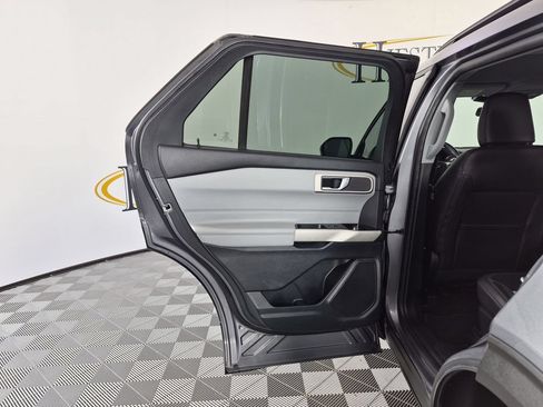 Used 2022 Ford Explorer XLT w/ Equipment Group 202A RWD image 32