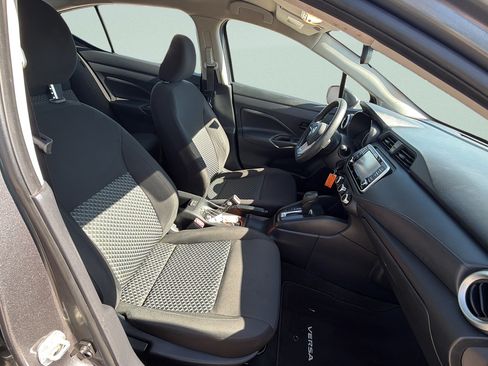 Used 2022 Nissan Versa S FWD image 11
