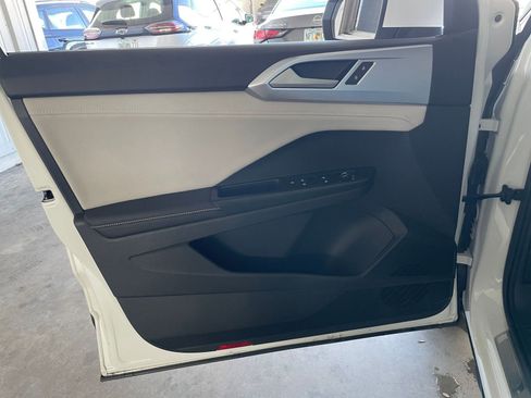 Used 2025 Volkswagen Taos SE image 20