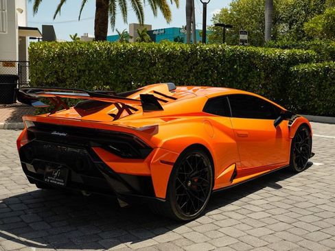 Used 2022 Lamborghini Huracan STO image 24