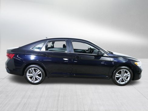 Used 2024 Volkswagen Jetta SE FWD image 8