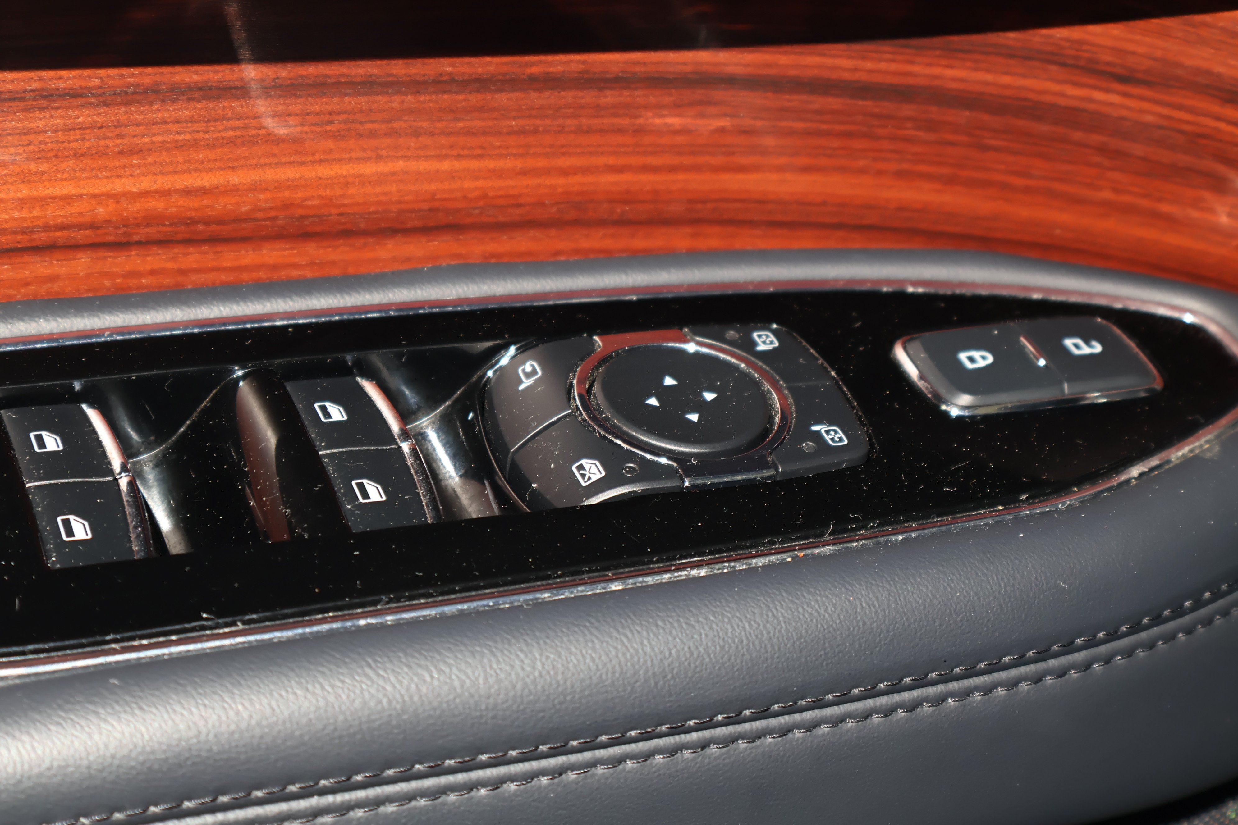 Used 2024 Lincoln Navigator Premiere AWD/4WD image 37