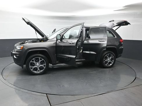 Used 2019 Jeep Grand Cherokee Overland AWD/4WD image 45