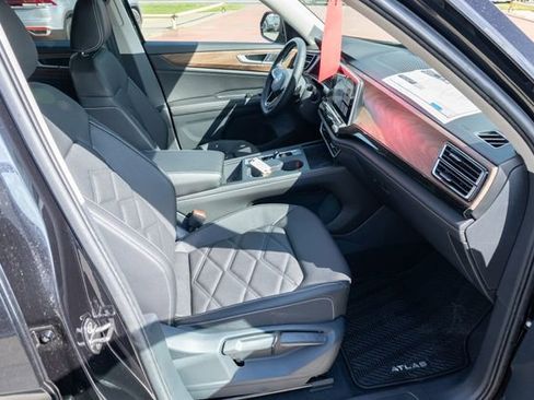 New 2026 Volkswagen Atlas SE image 42