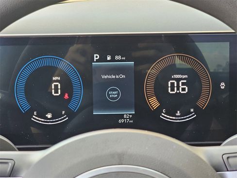 Certified 2025 Hyundai Santa Cruz SE image 11