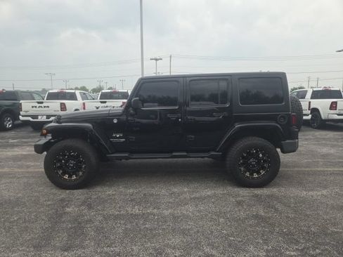Used 2018 Jeep Wrangler Unlimited Sahara AWD/4WD image 4