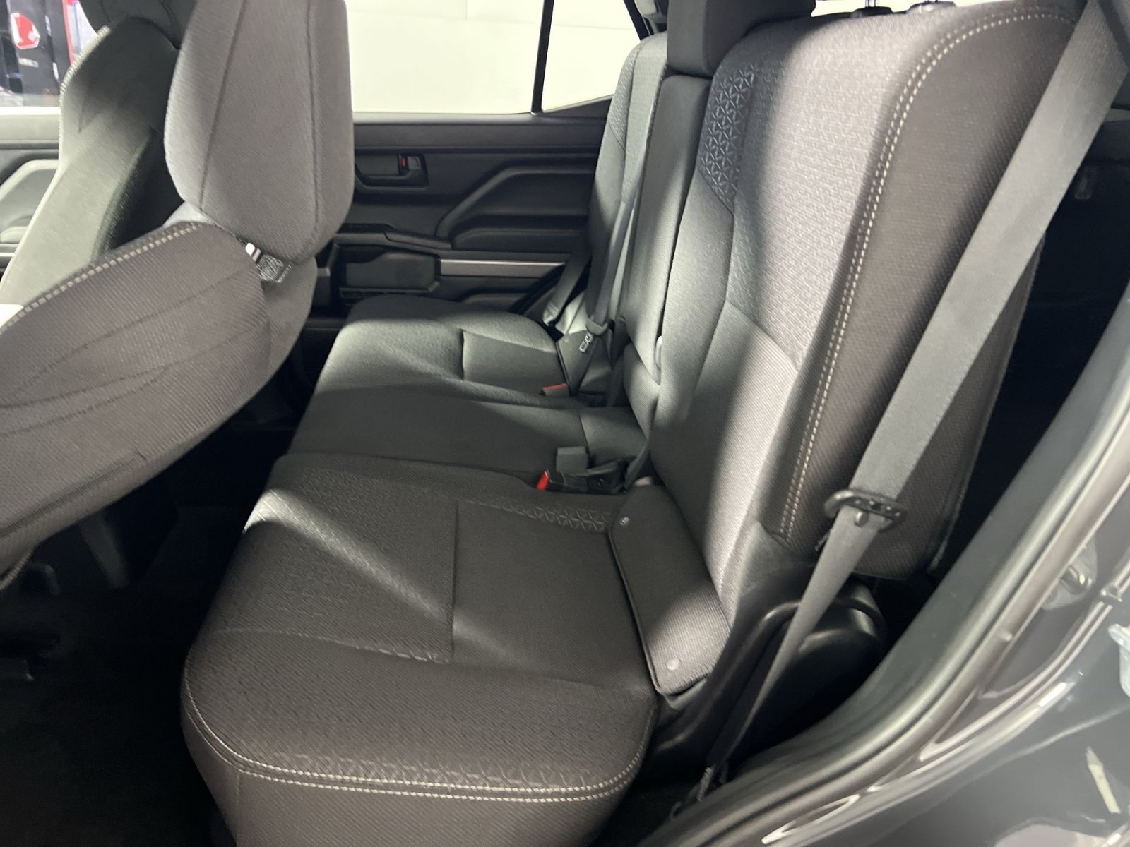 Used 2025 Toyota 4Runner SR5 AWD/4WD image 25