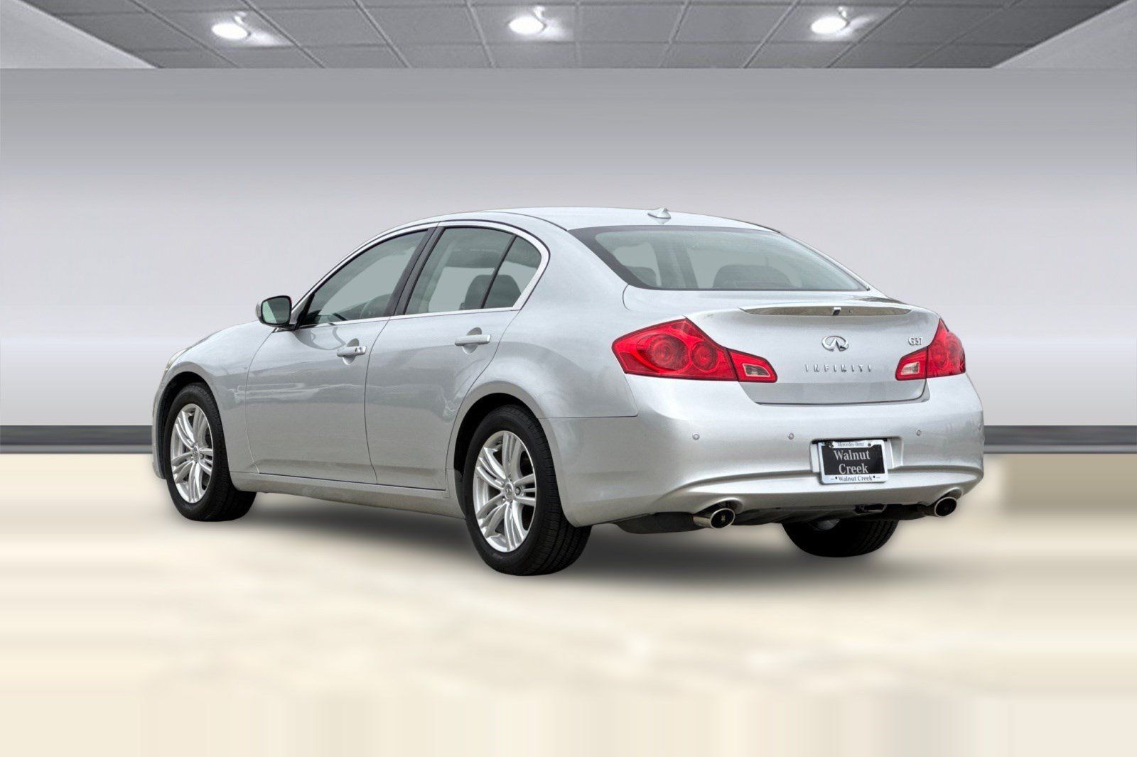 Used 2011 INFINITI G37 Journey w/ Premium Pkg RWD image 3